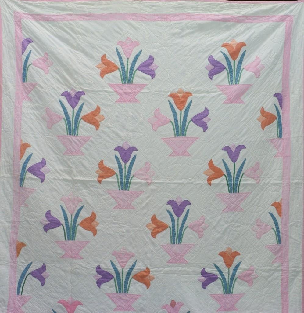 AMERICAN FIRST-HALF 20th-CENTURY TULIP PATTERN QUILT (1 of 3)