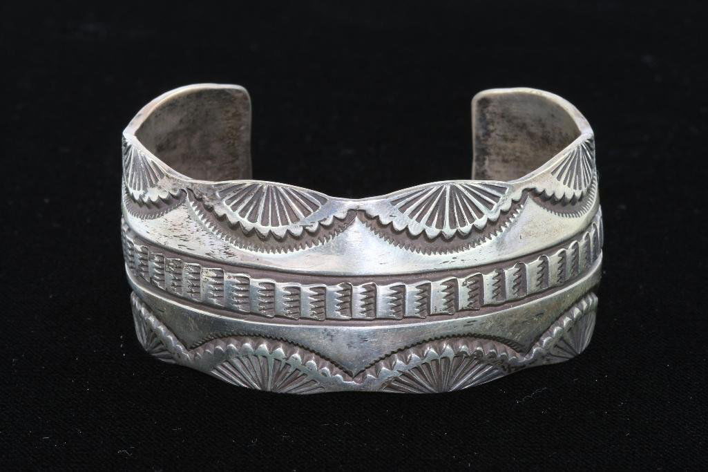 NATIVE AMERICAN CUFF BRACELET STERLING SILVER (1 of 2)