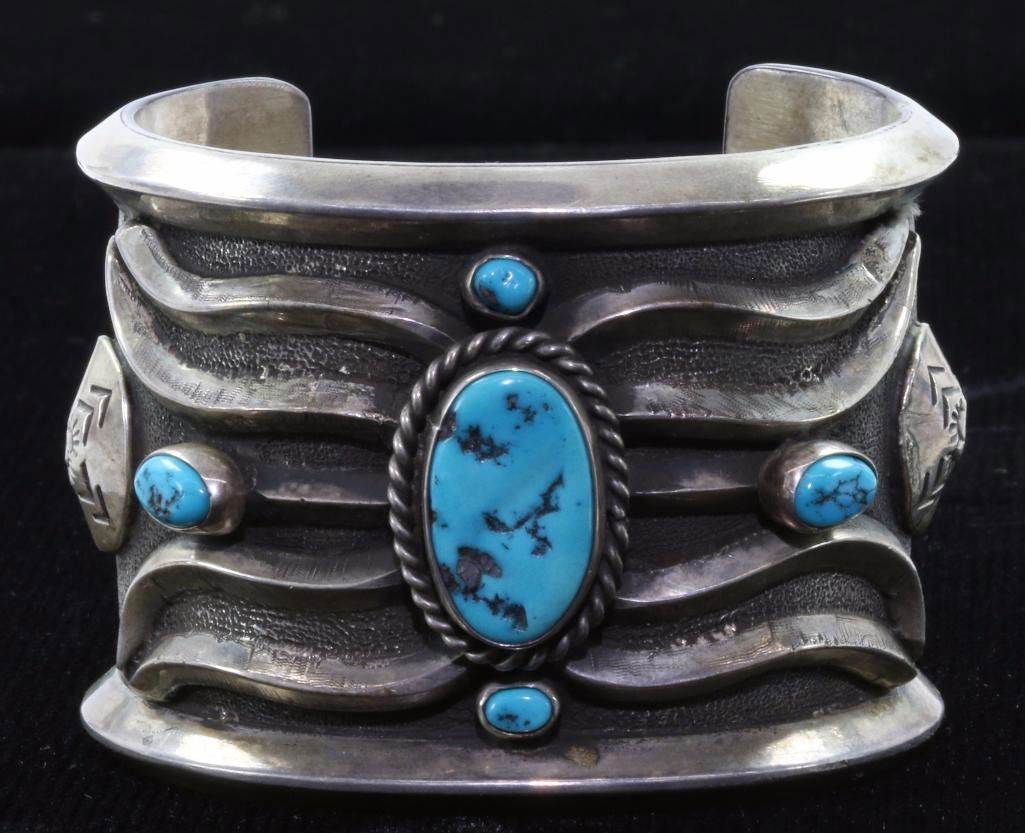 NATIVE AMERICAN TURQUOISE STERLING SILVER CUFF BRACELET (1 of 4)