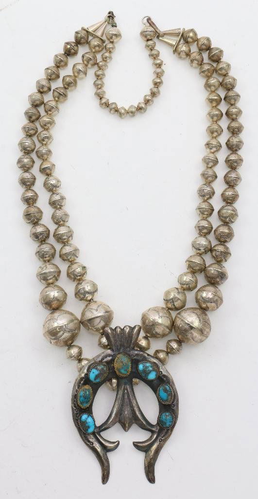 NATIVE AMERICAN NAVAJO NECKLACE (1 of 2)
