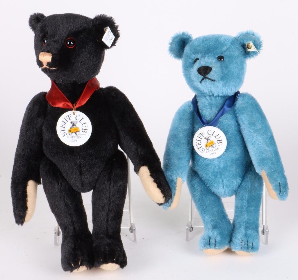 TWO 'STEIFF CLUB' BEARS: Two 'Steiff Club' bears in various sizes Notes:This "Fine Mélange" comes from numerous sources and estates. Here are just some of items this sale includes: charming Steiff animals (over 40 lots of al