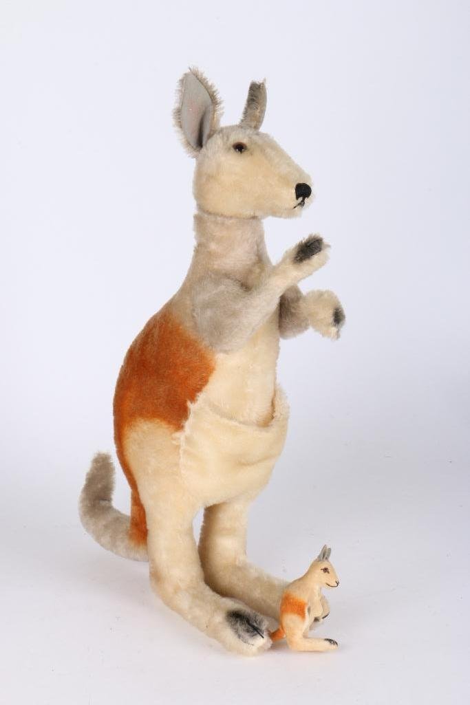 VINTAGE STEIFF KANGAROO AND JOEY: VINTAGE STEIFF KANGAROO AND JOEY Notes:This "Fine Mélange" comes from numerous sources and estates. Here are just some of items this sale includes: charming Steiff animals (over 40 lots of almost 150