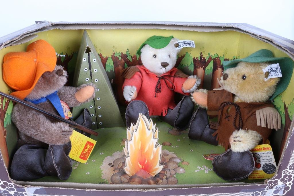 Vintage STEIFF Robin Hood With Box: Vintage Margarete STEIFF Robin Hood Teddy Bear, Set 3 Bears wBox Notes:This "Fine Mélange" comes from numerous sources and estates. Here are just some of items this sale includes: