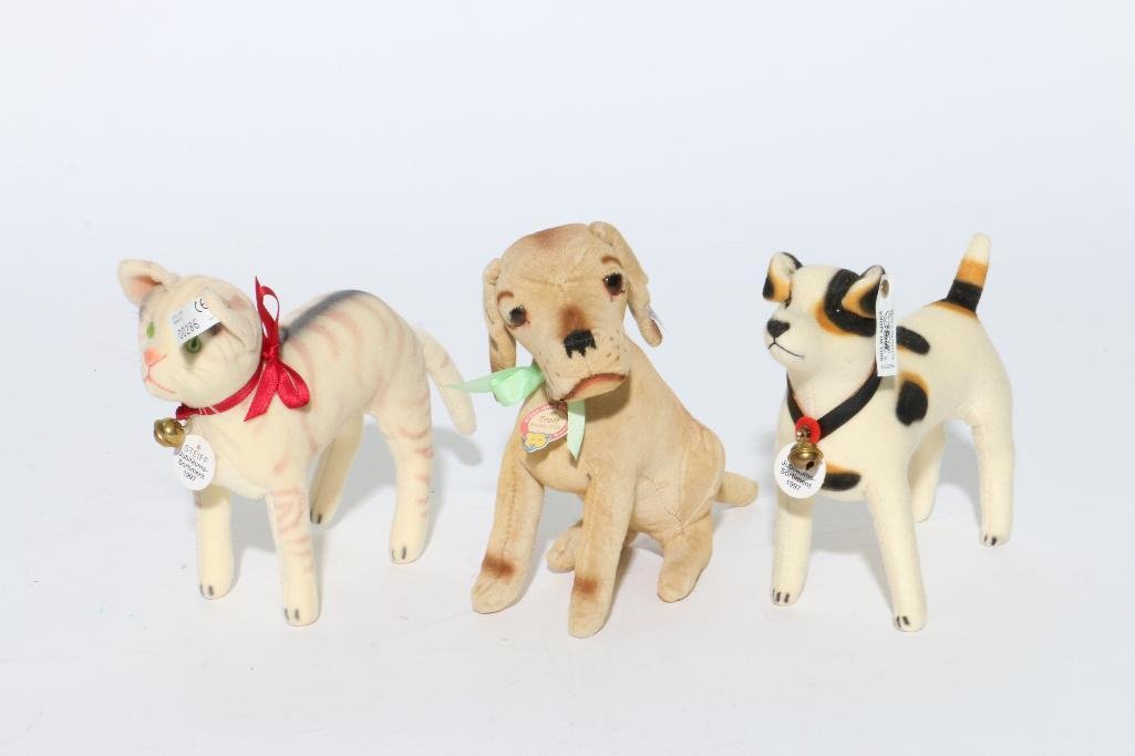 THREE STEIFF LIMITED EDITION ANIMALS: Steiff Limited Edition animals Notes:This "Fine Mélange" comes from numerous sources and estates. Here are just some of items this sale includes: charming Steiff animals (over 40 lots of almost 150 i