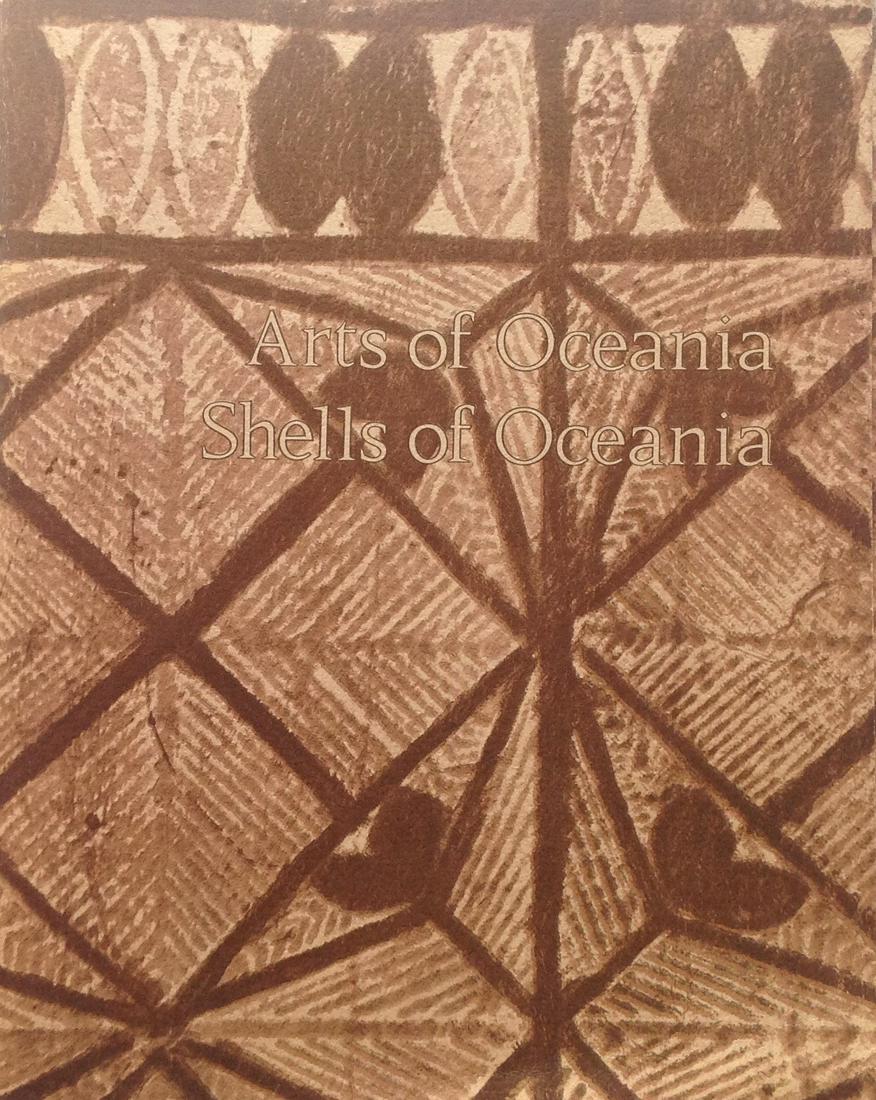 Arts of Oceania Shells of Oceania: Title: Arts of Oceania Shells of Oceania Author: Bowers Museum Publisher: Year: 1975 Binding: soft cover Edition: 1500 copies Great condition. Cover only has slight wear edge by staples where tad loos