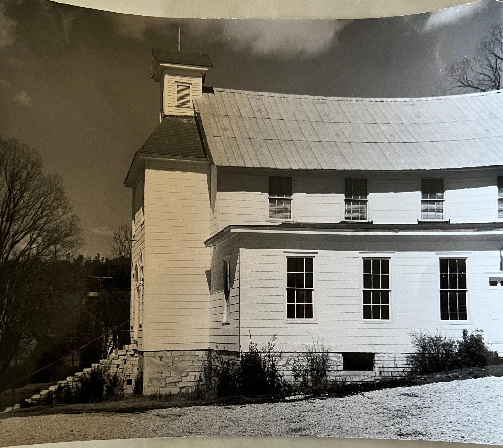 Marguerite Baker Johnson - Mid Century Photograph- Prominent Americana Photographer. House. Stamp: Photographer : Marguerite Baker Johnson. Black and white Vintage Mid Century Photograph. Dimensions: 7.5 x 8.75". Signed Verso. Johnson was a native of Brussles Belgium and was a noted female