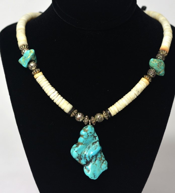 American Indian Navajo Turquoise Necklace: American indian hand make navajo turquoise necklace.