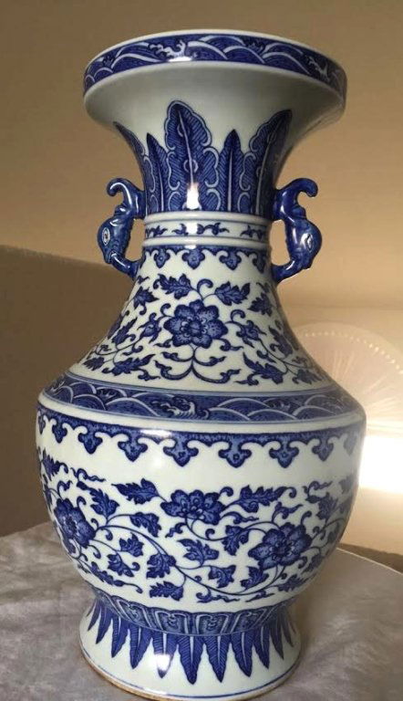 Chinese  Blue and White Vase (1 of 5)