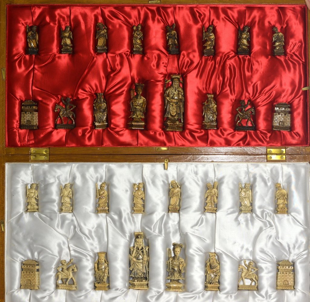 Thirty-Two Piece Bone Carved Figure Chess Set: Thirty-Two Piece bone carved figure chess set with wood chessboard ,bone carved figure large 4'x1 1/2'inch small 2 1/4' x 3/4' inch wood chessboard size:22' x22' inch