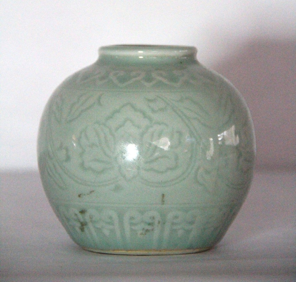 Chinese Blue Glaze Procelain Jar: Chinese Blue Glaze Procelain Jar. size:H 3' W 3' inch.