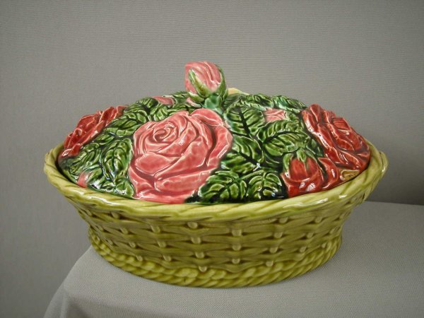 SARREGUEMINES majolica oval covered basket tureen : SARREGUEMINES majolica oval covered basket tureen with roses on lid, 12"