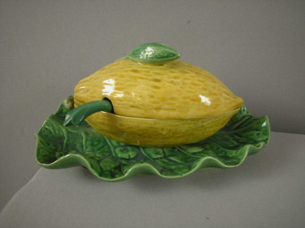 Portugal squash on leaf tureen with ladle, 8" : Portugal squash on leaf tureen with ladle, 8"