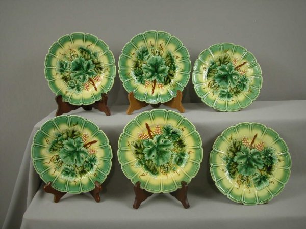 Set of 6-7 3/4" Sarreguemines grape p ates, hairli: Set of 6-7 3/4" Sarreguemines grape p ates, hairline to one
