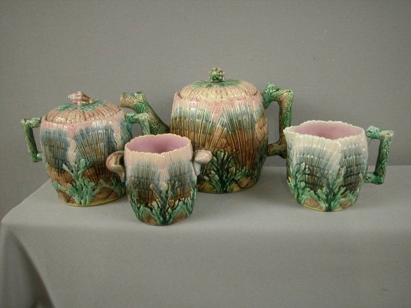 ETRUSCAN shell and seaweed 4 piece teaset with tea: ETRUSCAN shell and seaweed 4 piece teaset with teapot, sugar, creamer and spooner, various nicks, chips and repairs