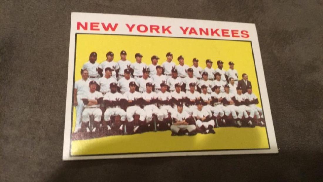 1964 Tops New York Yankees team card with Mickey (1 of 2)