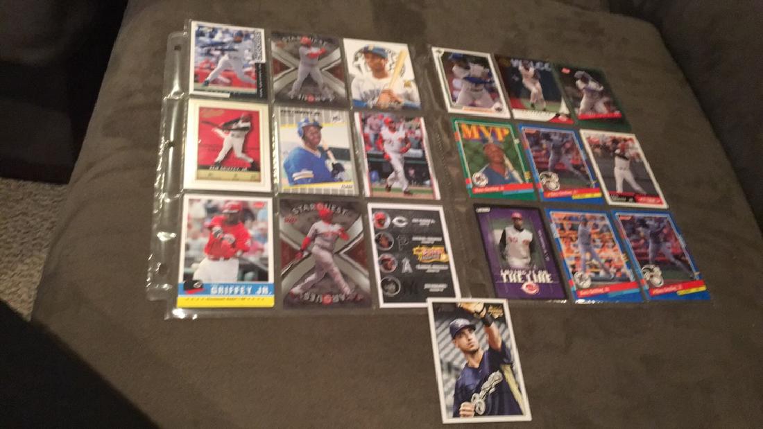 Lot of 18 Ken Griffey Junior cards with in 1989 (1 of 3)