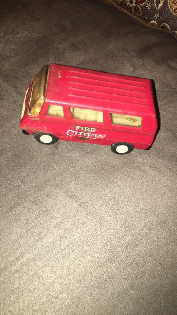 Vintage Tonka fire chief truck (1 of 2)