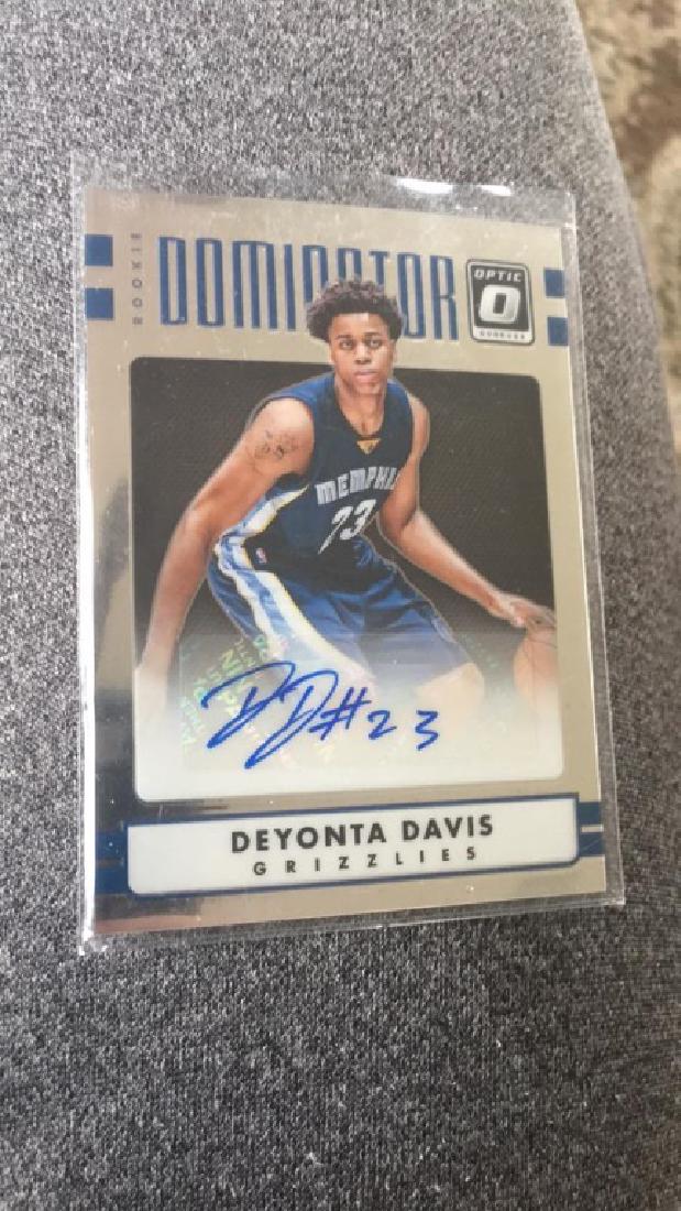 Deyonta Davis 2016-17 optic RC auto /50 (1 of 2)