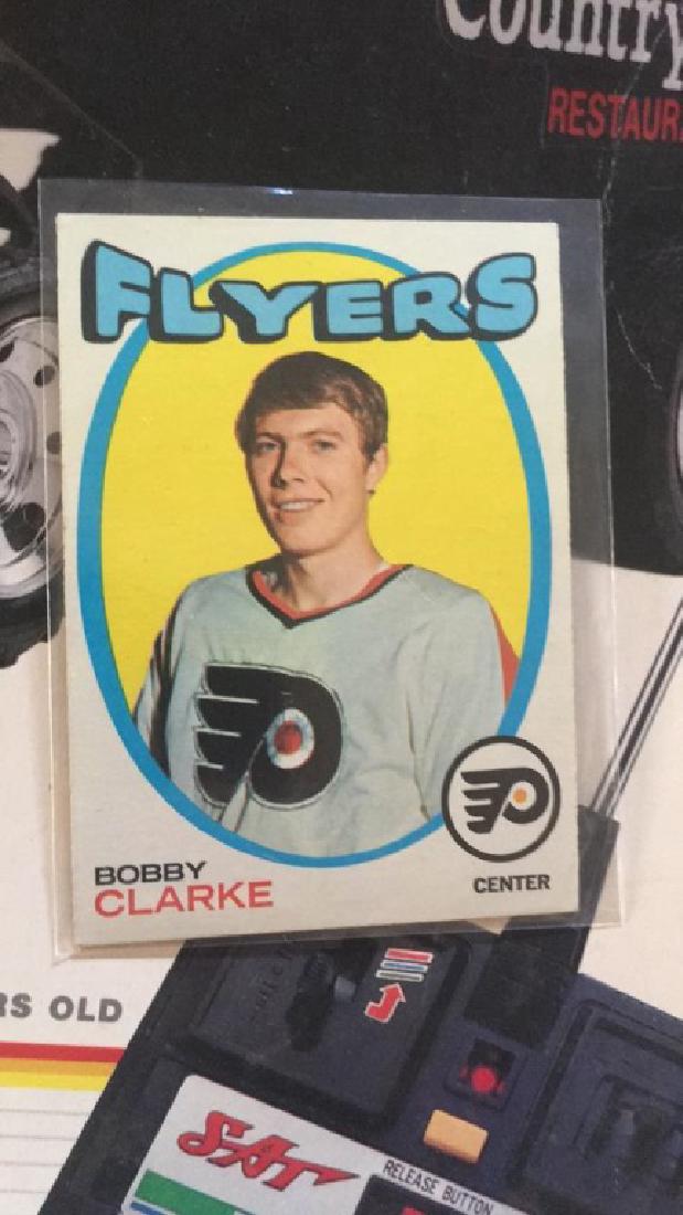 Bobby Clarke 1971-72 Topps nice shape (1 of 2)