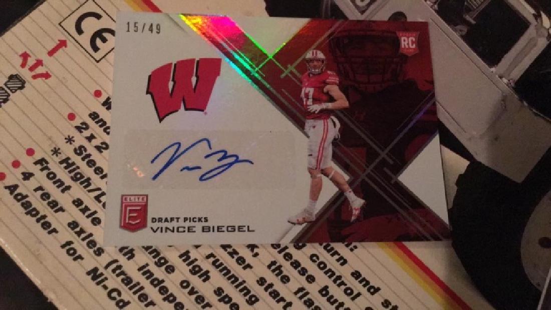 2017 Elite Football RC auto Vince Biegel /49 (1 of 1)
