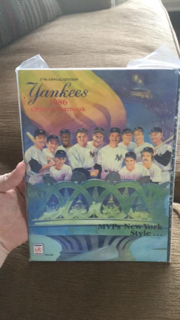 New York Yankees 1986 official your book mantle (1 of 2)