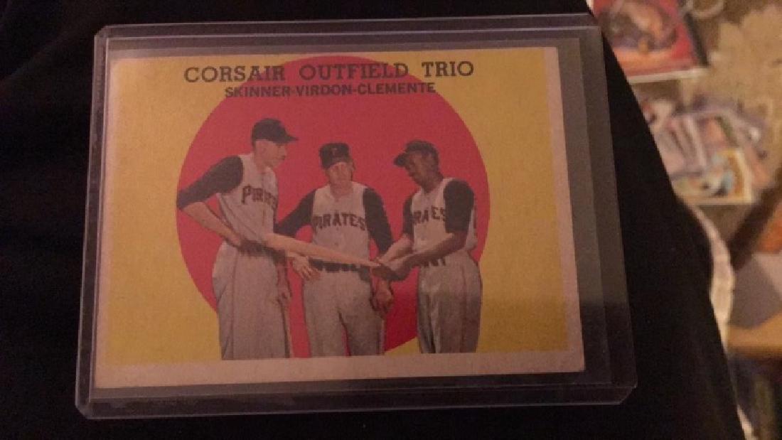 1959 Topps Corsair Outfield Trio Bob Clemente (1 of 2)