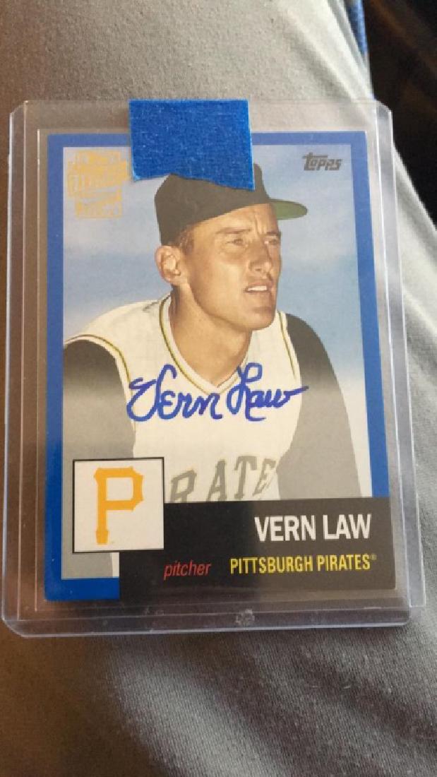 Vern Law Topps archives blue auto (1 of 1)
