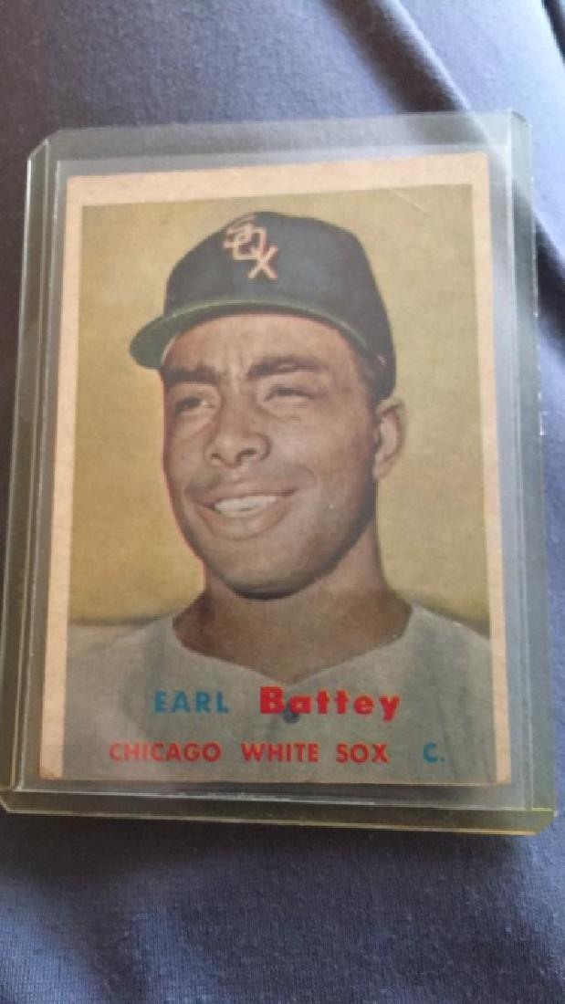 Earl Battey 1957 Topps: Earl Battey 1957 Topps