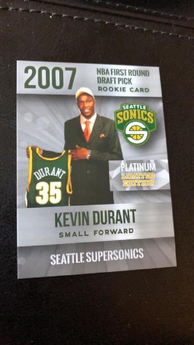 Kevin Durant 2007 first round draft RC /2000 SP (1 of 2)