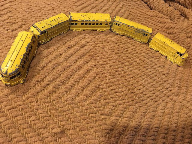 Midge toy yellow Train set Metal Vintage Toy (1 of 4)