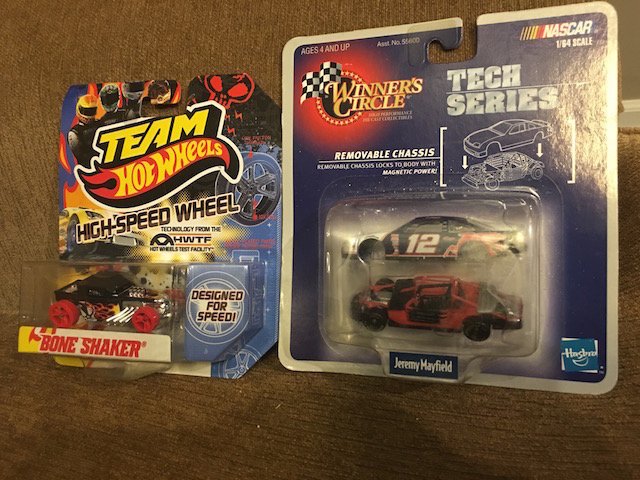 Hot Wheels Team Hot Wheel Bone Shaker and Winners: Hot Wheels Team Hot Wheel Bone Shaker and Winners Circle Tech Series