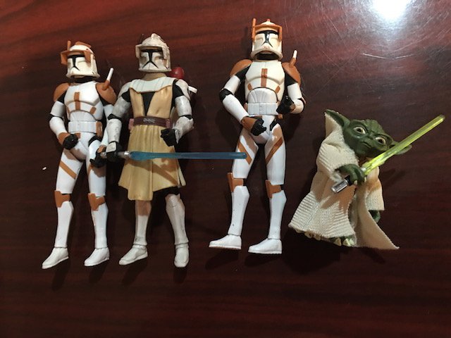Lot of 4 Star Wars Figures Yoda with accessories and (1 of 2)