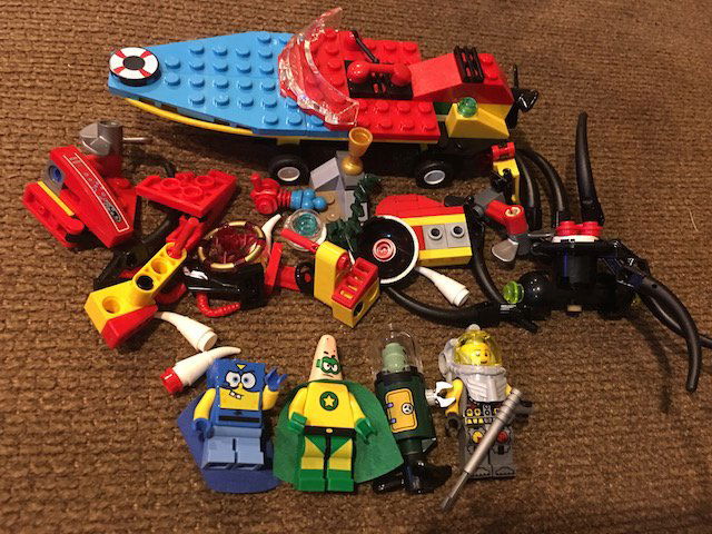 Lot of Legos with Sponge Bob Mini Figures: Lot of Legos with Sponge Bob Mini Figures