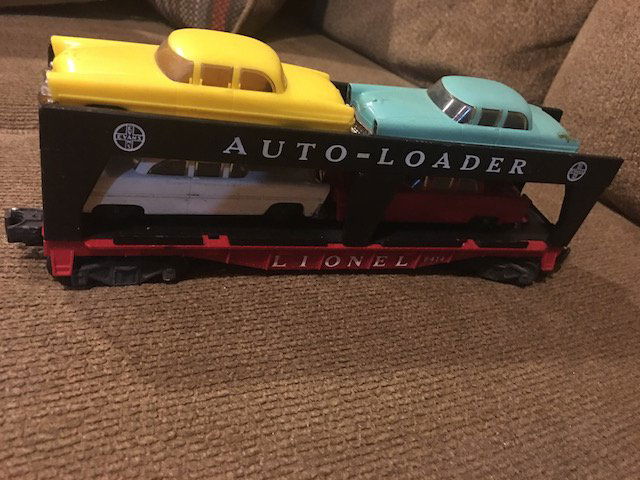 Lionel Postwar - 6414 Auto Loader with 4 Original Cars (1 of 3)