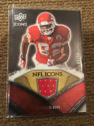 2008 UD Icons NFL Future Dwayne BOWE Rookie Jersey RC (1 of 3)
