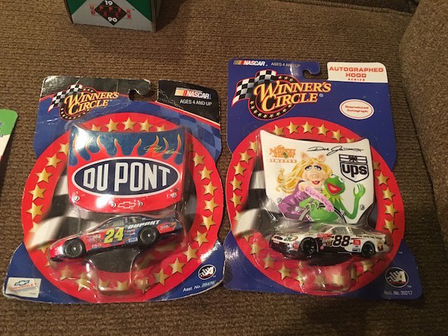 88 Dale Earnhardt Gaint Foam Growing Car 66 Waltrip: 88 Dale Earnhardt Gaint Foam Growing Car 66 Waltrip Nascar 2000