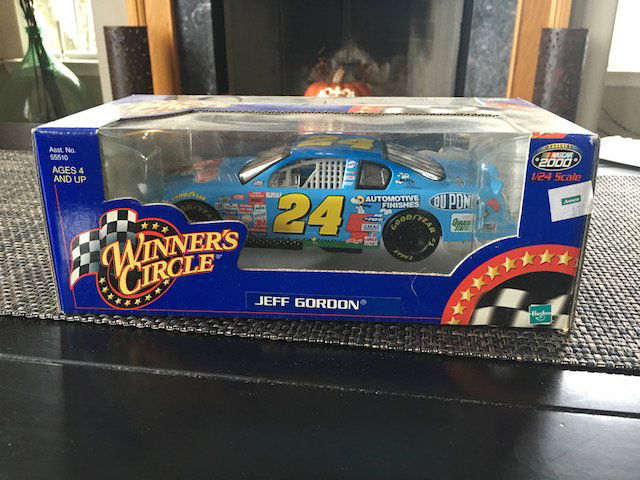 2000 Jeff Gordon, #24 Winners Circle, 1/24, Dupont (1 of 2)
