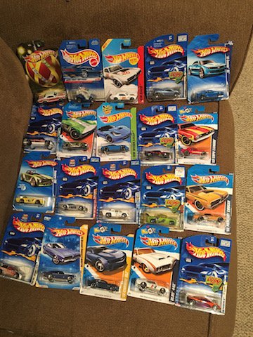 Lot of 20 HOT WHEELS Assorted Collectible Cars Nice Lot: Lot of 20 HOT WHEELS Assorted Collectible Cars Nice Lot unopened