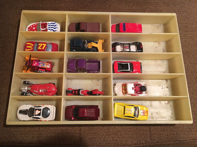 Lot of 15 Vintage Hot Wheels with tray Case: Lot of 15 Vintage Hot Wheels with tray Case