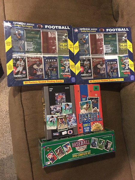 Sports Card Lot: Unopened Football Packs,1998 Packs (1 of 4)
