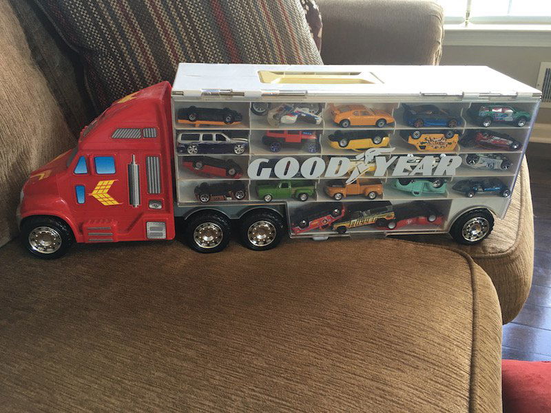 Matchbox hot wheels Good Year Semi Car & Truck Display: Matchbox hot wheels Good Year Semi Car & Truck Display Carrier Case w/ 48 Cars