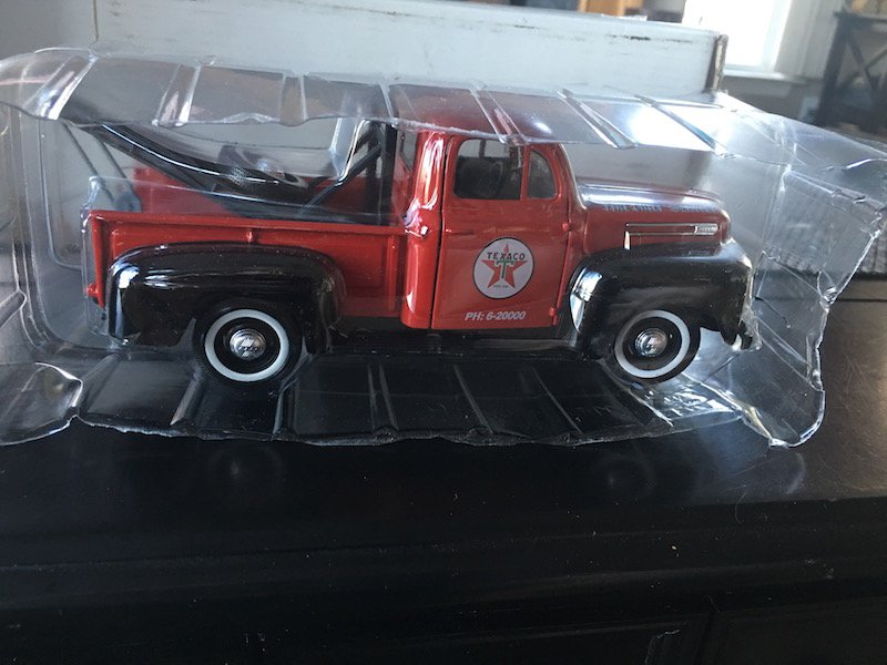 Texaco - 1949 - Ford F1 - Diecast - Fire Chief Service: Texaco - 1949 - Ford F1 - Diecast - Fire Chief Service Tow Truck - Bank
