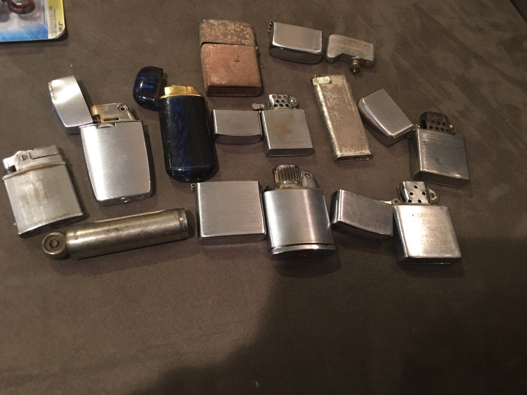 Large lot of Vintage Zippo Lighters: Large lot of Vintage Zippo Lighters