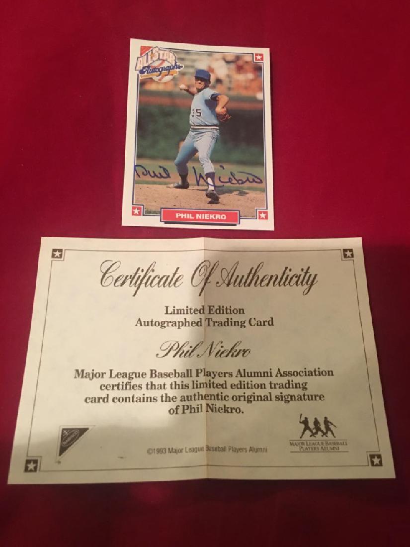 1993 NABISCO ALL STAR AUTOGRAPH PHIL NIEKRO BRAVE: 1993 NABISCO ALL STAR AUTOGRAPH PHIL NIEKRO BRAVES INDIANS WITH COA MINT