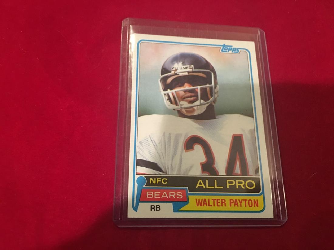 1981 TOPPS FOOTBALL #400 WALTER PAYTON BEARS (1 of 2)