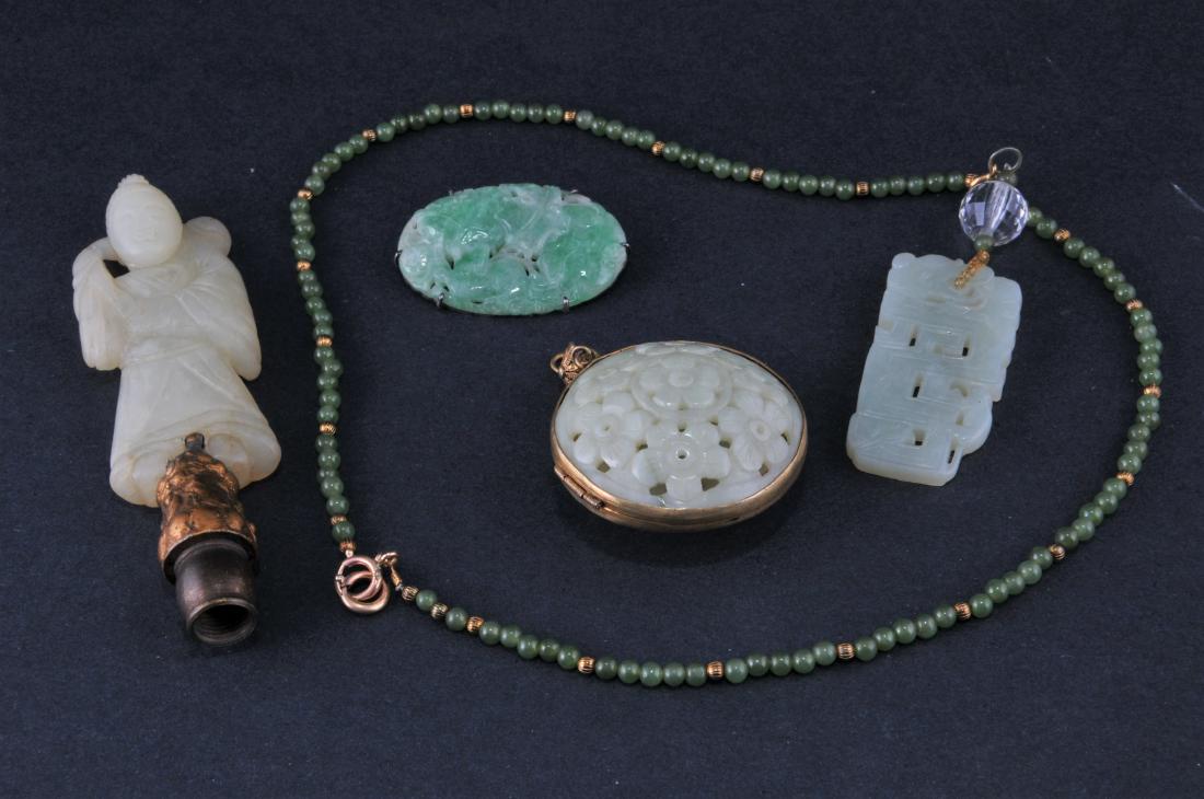 Lot of four Jade carvings. China. 19th to early 20th (1 of 9)