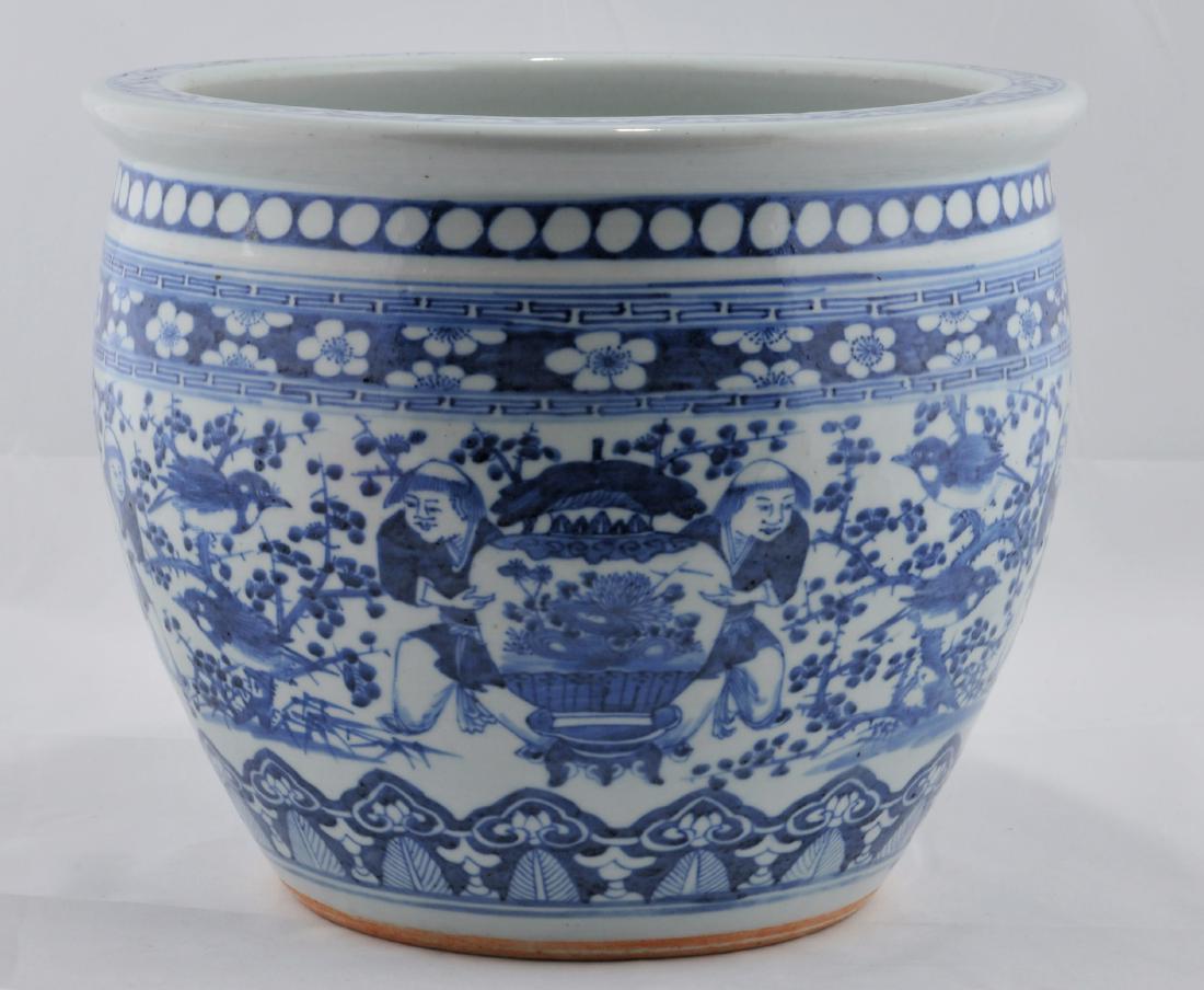 Porcelain Fish Bowl. China. 19th century. Underglaze (1 of 6)