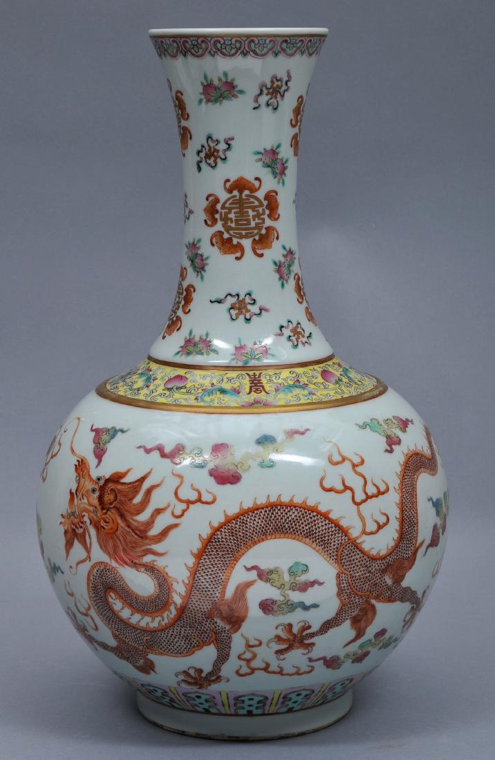 Porcelain vase. China. Hsuan Tung mark (1908-1912) and (1 of 10)
