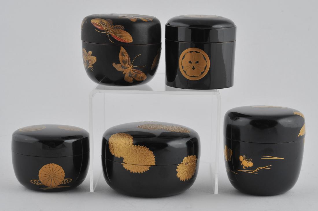 Lot of five lacquered tea caddies. Japan. Meiji period. (1 of 5)