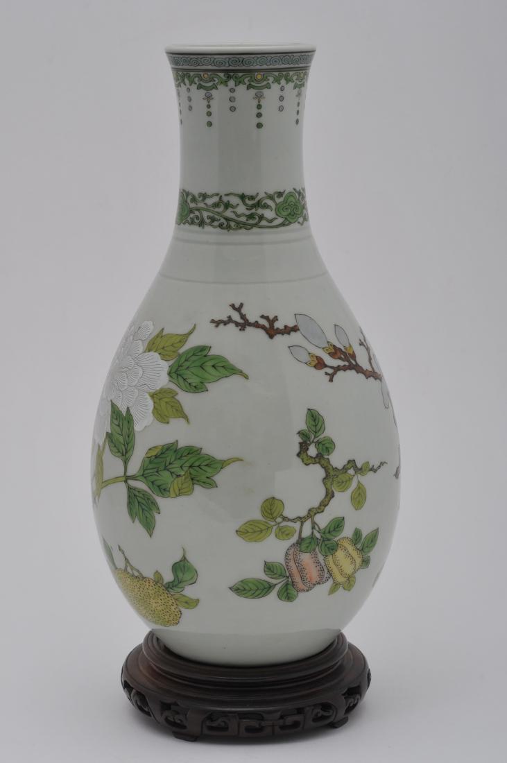 Porcelain vase. Japan. Meiji period. (1868-1912). (1 of 6)